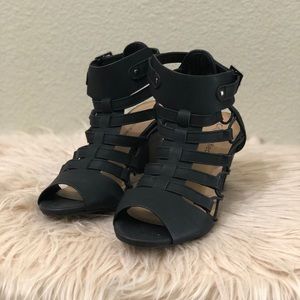Kitten chunky heel